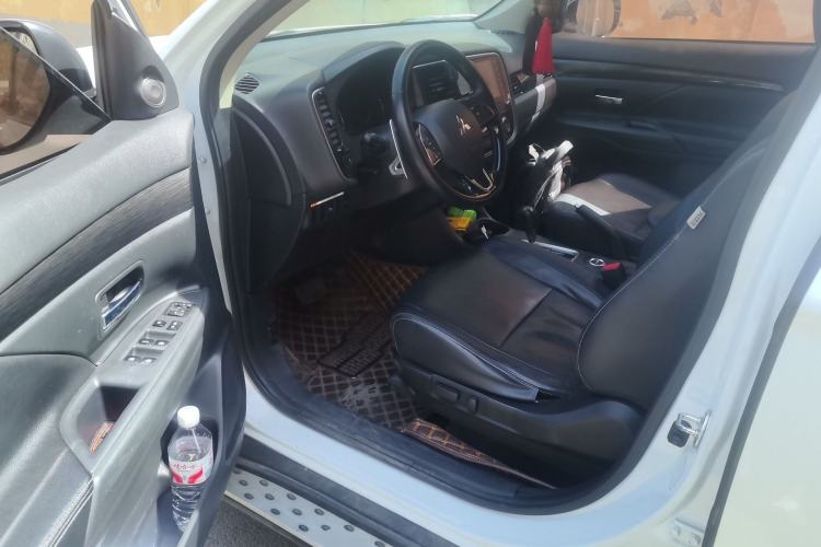 Used Mitsubishi Outlander 2016 2.4L 4x4 Elite Edition 5 Seats Driver Seat