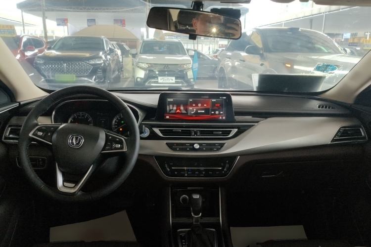 Used CHANGAN Raeton CC 2019 1.5T Automatic Haoya Edition Guangmang Model China VI Standard Center Console