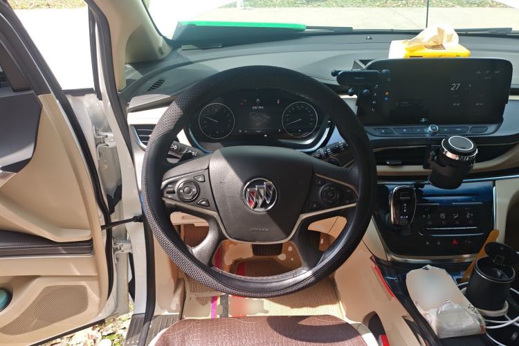 Used Buick GL8 2023 Facelifted Land Cruiser Executive Luxury Version