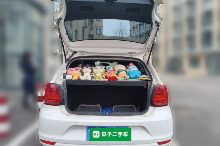 Used Volkswagen Polo 2016 1.4L Manual Fashion Model Trunk