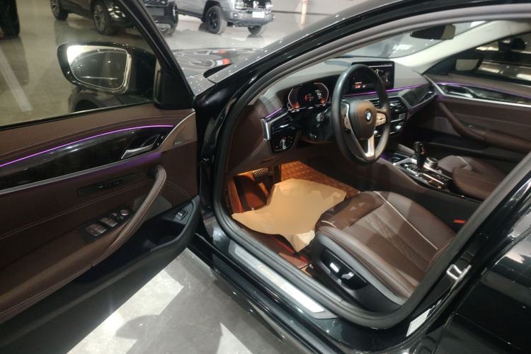Used BMW 5 Series 2022 Restyled 525Li Luxury Package Driver Seat