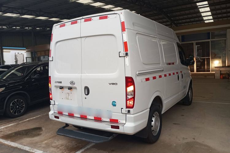 Used SAIC MAXUS Xintu V80 2021 2.0T Manual Classic City Delivery King Short Wheelbase Mid-Roof Design 3 Seats
