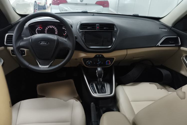 Used Ford Escort 2015 1.5L Automatic Comfort Edition Center Console