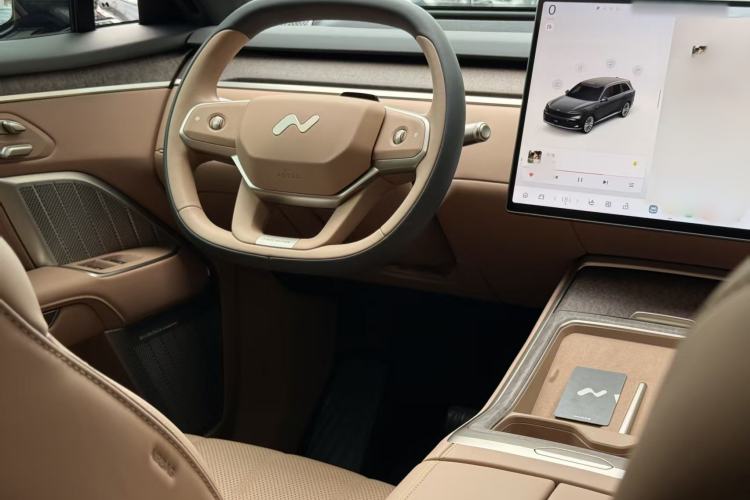 Used ONVO Luxeed L90 2025 Model—Ultra Six-Seater Version
