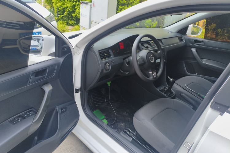 Used Volkswagen Santana 2015 1.6L Manual Fashion Edition Driver Seat