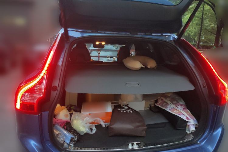 Used Volvo XC60 2017 T5 AWD Personalized Sport Upgrade Edition Trunk