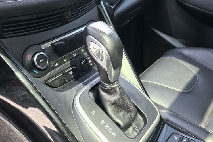 Used Ford Kuga 2015 2.0L GTDi Four-Wheel-Drive Sport Model Interior 5