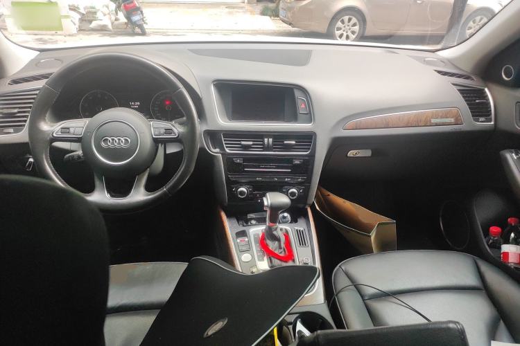 Used Audi Q5 2015 40 TFSI Technology Edition Center Console