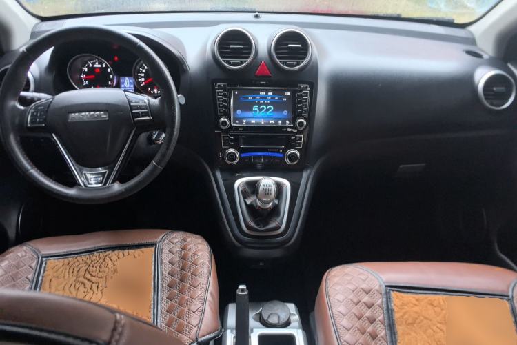 Used Haval H6 2016 Upgraded Model 1.5T Manual Two-Wheel Drive Elite Version Center Console