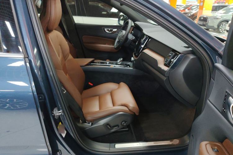 Used Volvo XC60 2024 B5 4x4 Smart Luxury Edition