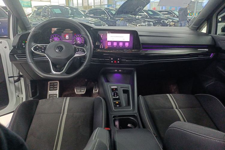 Used Volkswagen Golf 2023 Facelift 280TSI DSG R-Line Lite Center Console