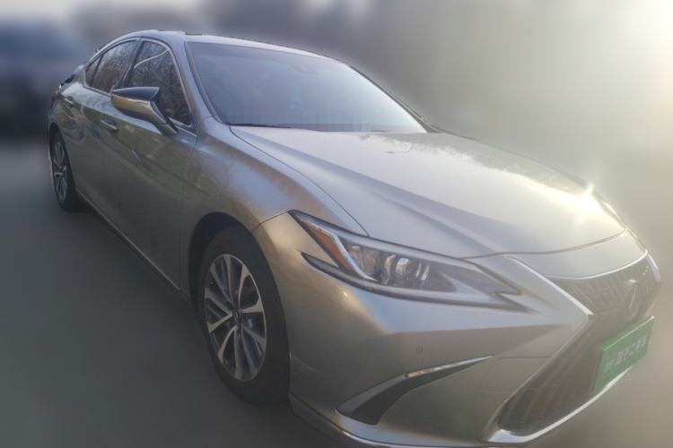 Used Lexus ES 2021 200 Excellence Edition Front Right 45 Deg