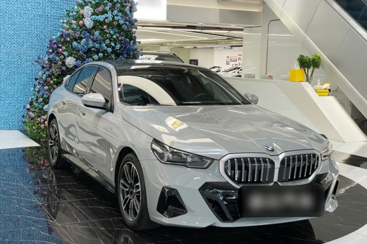 Used BMW 5 Series 2024 525i M Sport Package Exterior 1