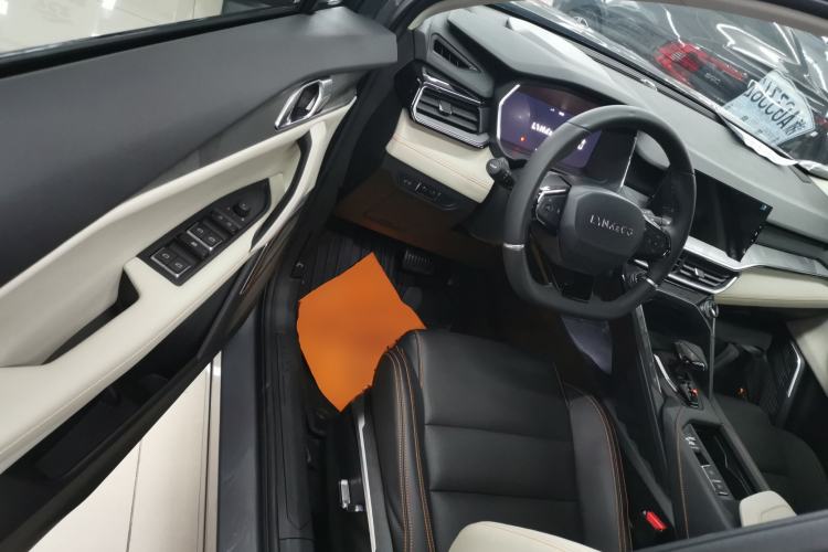 Used Lynk & Co 06 EM-P 2022 PHEV 84 km Range Pro Version Driver Seat