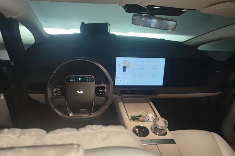 Used Li Auto MEGA 2024 Ultra Model
