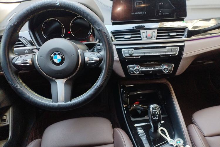 Used BMW X2 2023 sDrive25i M Sport Package Center Console