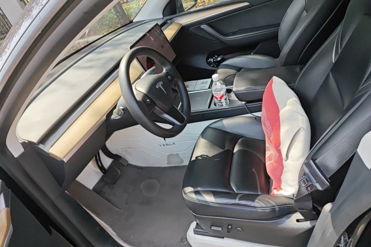 Used Tesla Model Y 2022 Long-Range All-Wheel-Drive Version