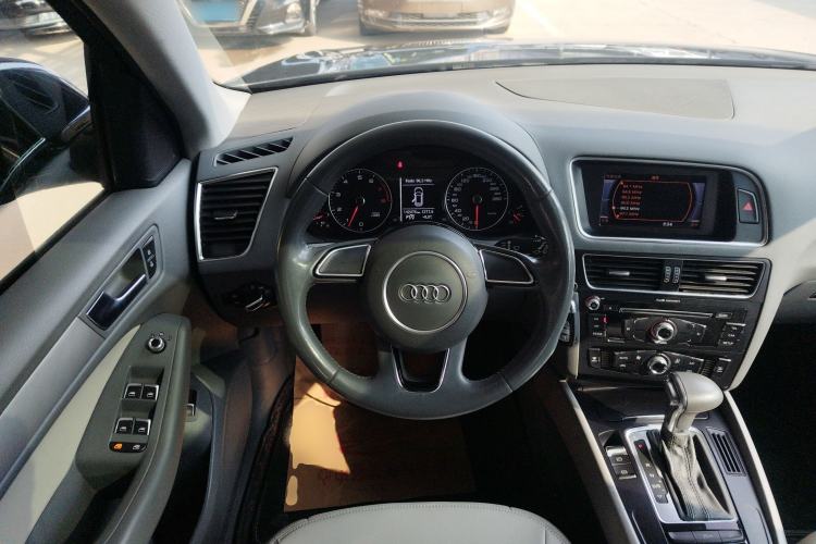 Used Audi Q5 2015 40 TFSI Trendy Edition Steering Wheel