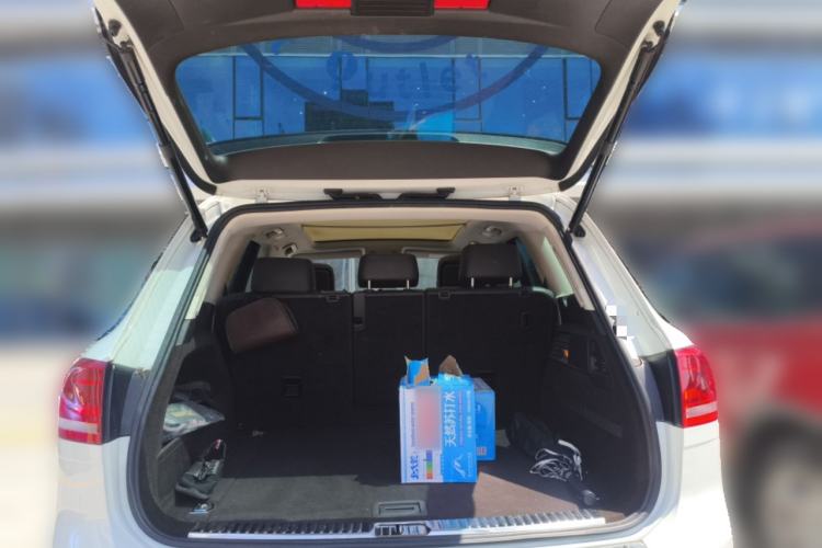 Used Volkswagen Touareg 2016 3.0 TSI High-End Version Trunk