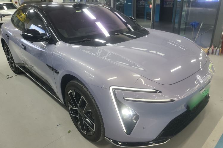 Used Avatr 06 2025 Max Extended-Range Edition Front Right 45 Deg