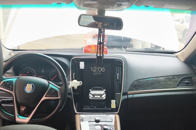 Used BYD Qin New Energy 2017 1.5T Luxury Model Center Console