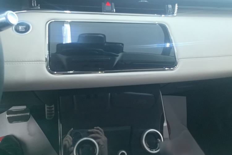 Used Land Rover Range Evoque 2022 Range Rover L 249 PS R-Dynamic HSE Luxury Edition Interior 3