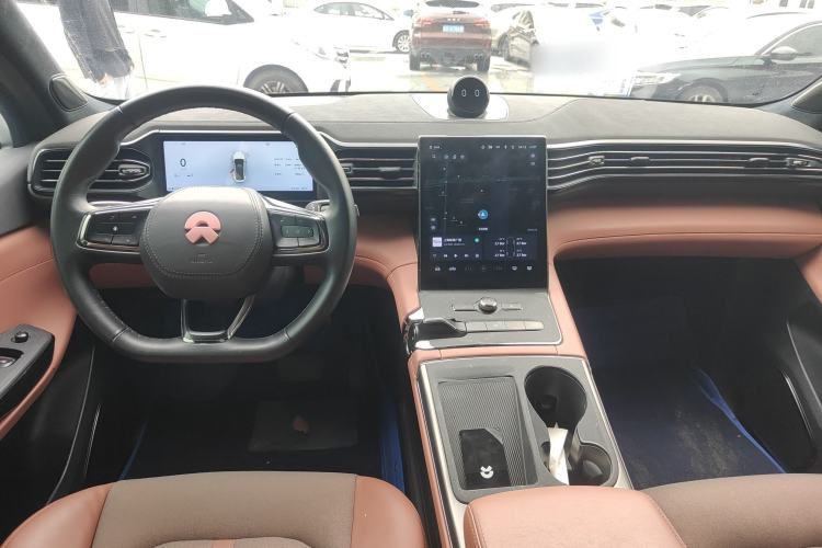 Used Nio EC6 2020 605 km Sport Edition Center Console