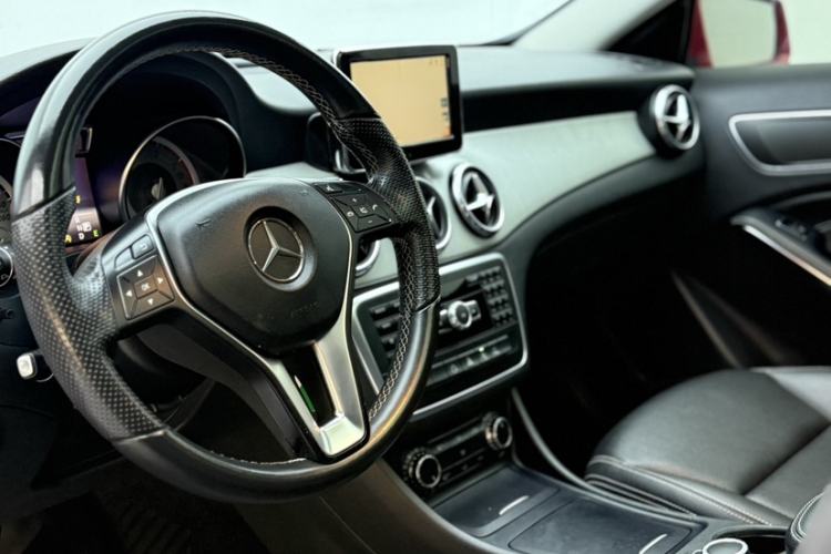 Used Mercedes-Benz GLA 2015 GLA 200 Sport Edition Interior 3