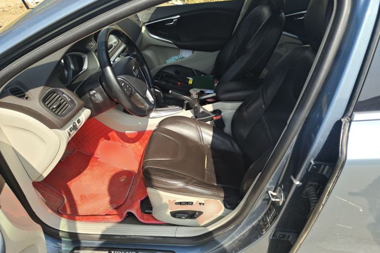 Used Volvo V40 2013 2.0T Zhiya Edition