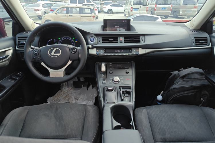 Used Lexus CT 2014 CT200h Comfort Edition Monochrome Center Console