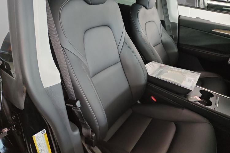 Used Tesla Model Y 2023 Long-Range All-Wheel-Drive Version
