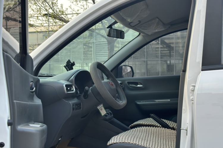 Used Wuling Hongguang New Energy 2025 Extended-Range Hybrid 50KM Comfort Version Interior 7