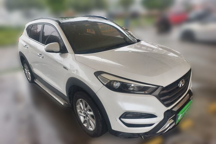 Used Hyundai Tucson 2015 1.6T Dual-Clutch Two-Wheel-Drive Smart Model Front Right 45 Deg