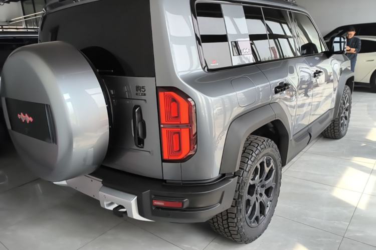 Used Formula Leopard 5 2023 Cloud Ride Flagship Edition Rear Right 45 Deg