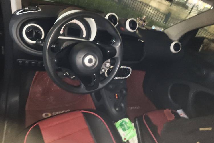 Used smart fortwo 2018 1.0L 52kW Hardtop Dynamic Version China V Center Console