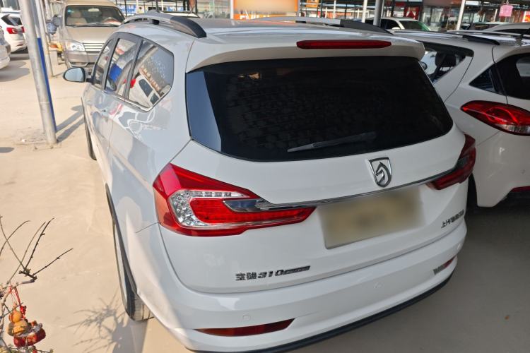 Used Baojun 310W 2017 1.5L Manual Fashion Model China V