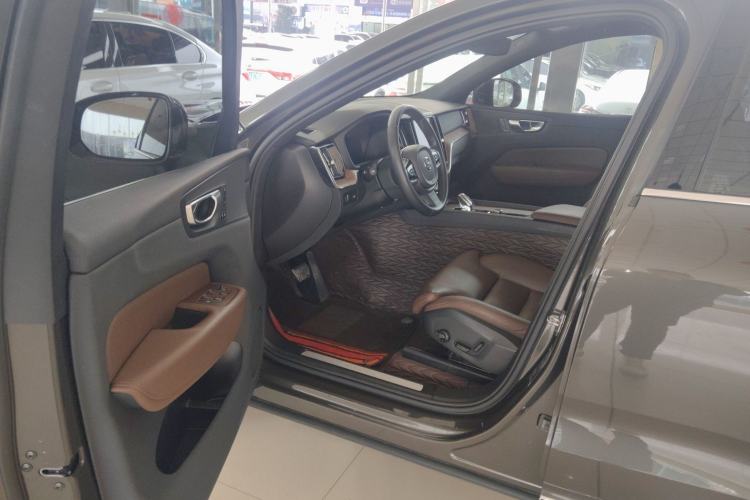 Used Volvo XC60 2022 B5 4x4 Smart Luxury Edition
