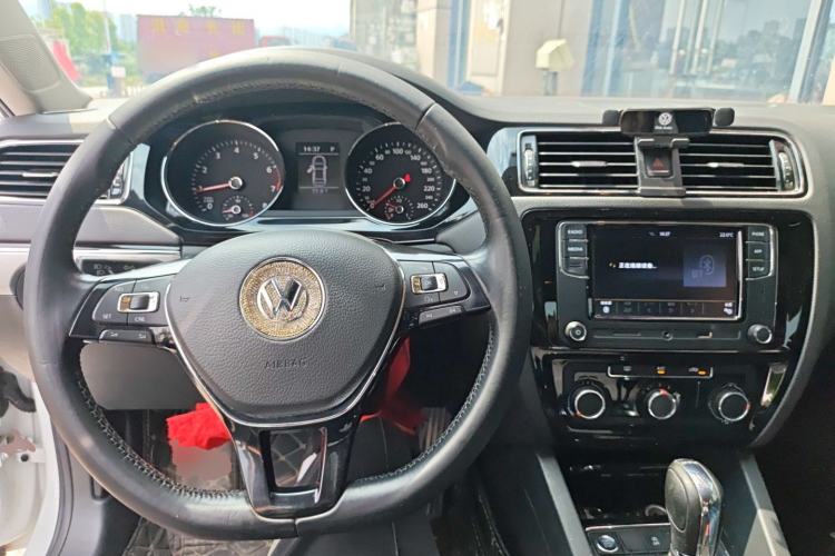 Used Volkswagen Sagitar 2018 280TSI DSG Ignite Edition Center Console