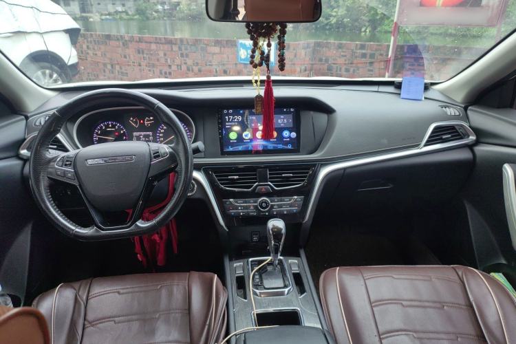 Used Venucia T90 2017 2.0L CVT Smart Edition Center Console