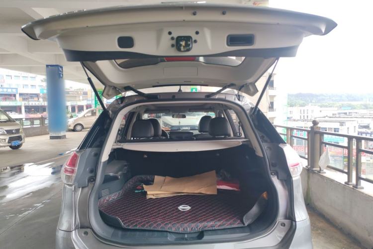 Used Nissan X-Trail 2014 2.5L CVT Leading Edition 4WD Trunk