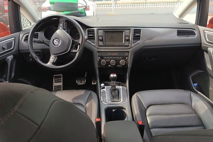 Used Volkswagen Golf Sportsvan 2016 230TSI Automatic Luxury Version Center Console