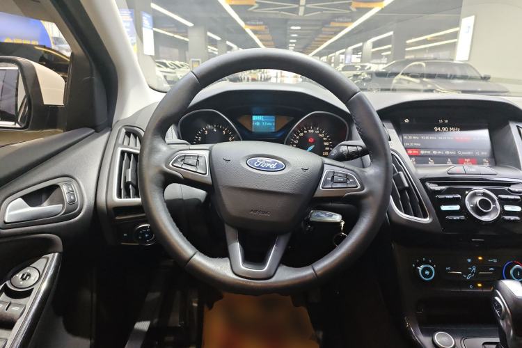 Used Ford Focus 2018 Sedan Classic 1.6L Automatic Trendy SmartDrive Edition
