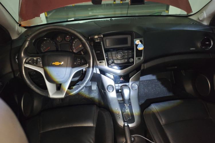 Used Chevrolet Cruze 2011 1.8L SE Automatic Center Console