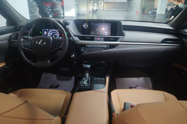 Used Lexus ES 2018 200 Excellence Edition China V Standard
