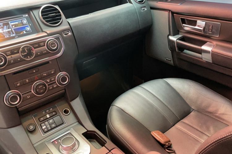 Used Land Rover Discovery 2016 3.0 SC Obsidian Black Heritage Edition SE
