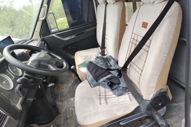 Used Iveco Daily 2017 2.5T A35 Passenger Van 5-7 Seats Model 47Z5
