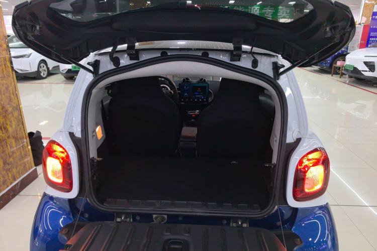 Used smart fortwo 2019 0.9T 66kW Hardtop Wind Power Edition China VI Trunk