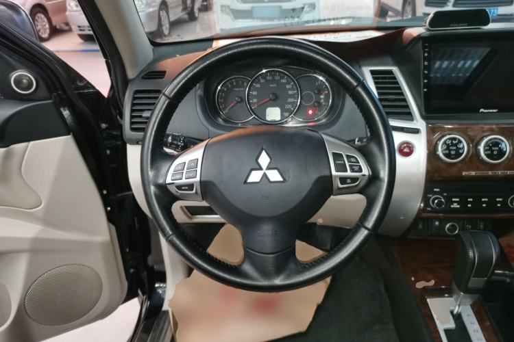 Used Mitsubishi Pajero Sport 2013 3.0L Automatic Two-Wheel Drive Luxury Edition
