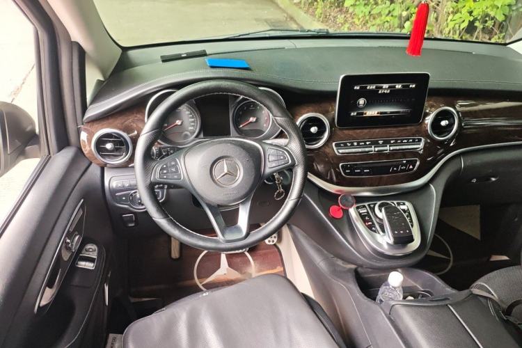 Used Mercedes-Benz V-Class 2017 V 260 Prestige Edition Steering Wheel