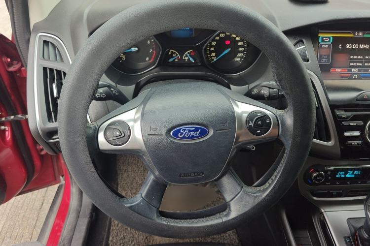 Used Ford Focus 2012 Sedan 1.6L Automatic Fashion Edition Steering Wheel